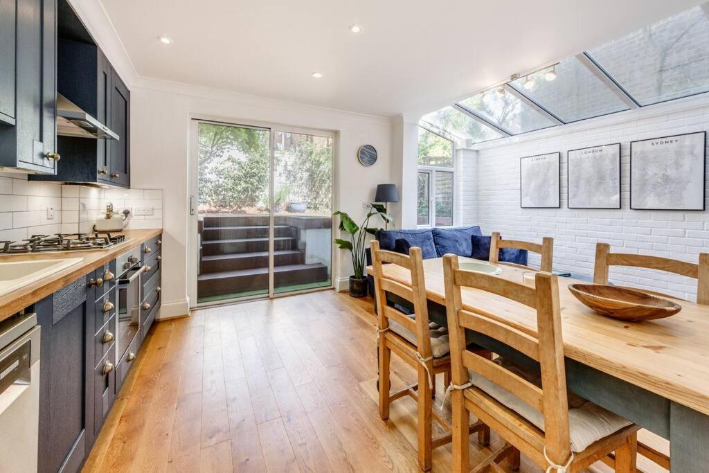 Charming Hampstead Retreat With Patio Appartamento *