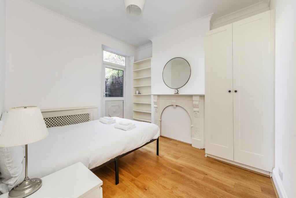 Charming Hampstead Retreat With Patio * Londra